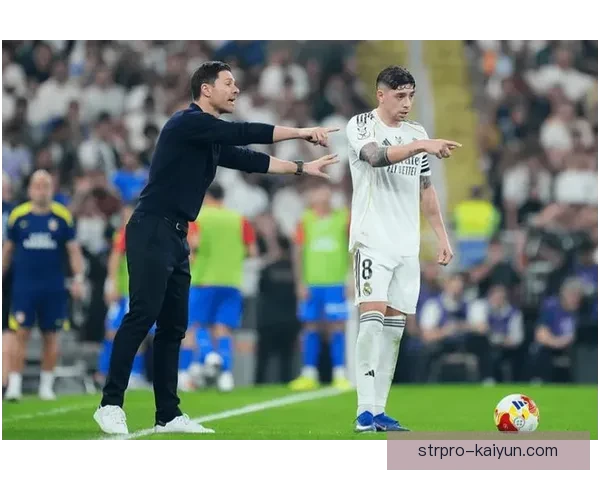 克鲁伊夫全能球风下的战术影响与现代足球的契合分析