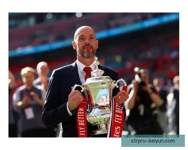 滕哈赫进攻层次持续提升，球队表现稳健引发关注