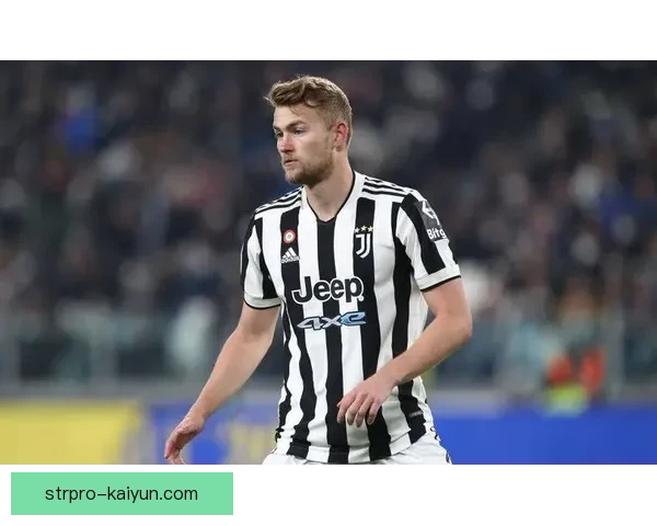 德里赫特技术全面性持续提升，成为球队后防线的重要支柱