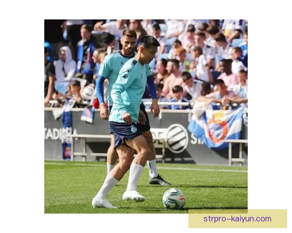 萨维奇职业轨迹分析：表现稳健，成为后防线坚实支柱